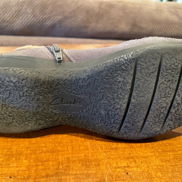 Clarks grey winter bootie 6.5 - Picture 2 of 3